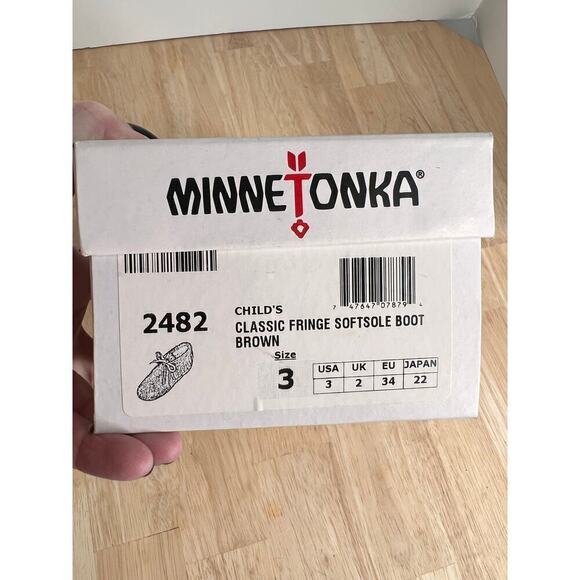 Minnetonka Classic Fringe Softsole Bootie - Picture 10 of 10